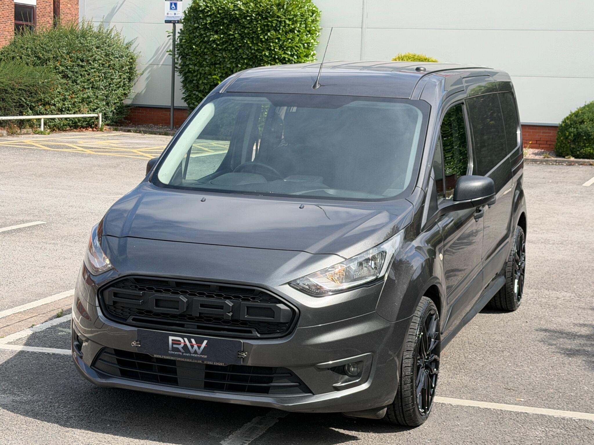 Ford Transit Connect view 14