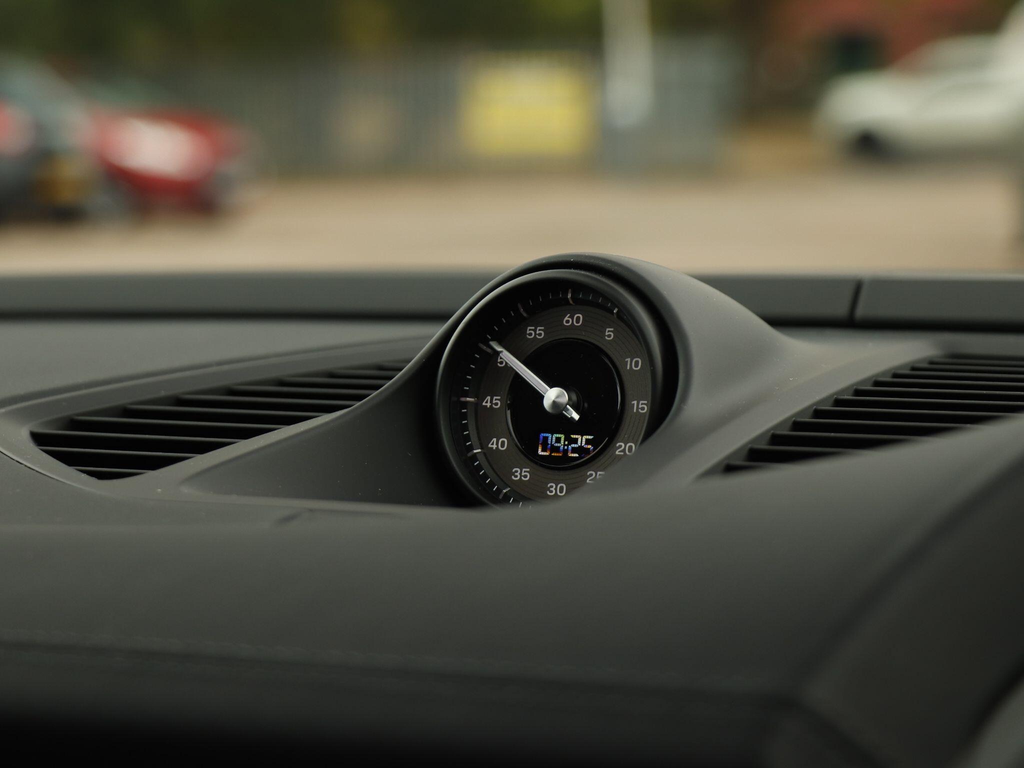 Porsche Macan view 14