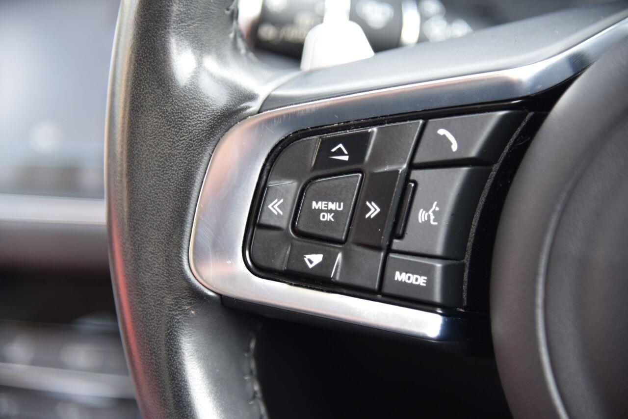 Jaguar XF view 32