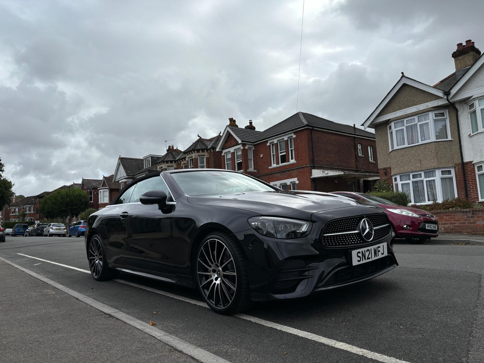 Mercedes-Benz E Class view 27