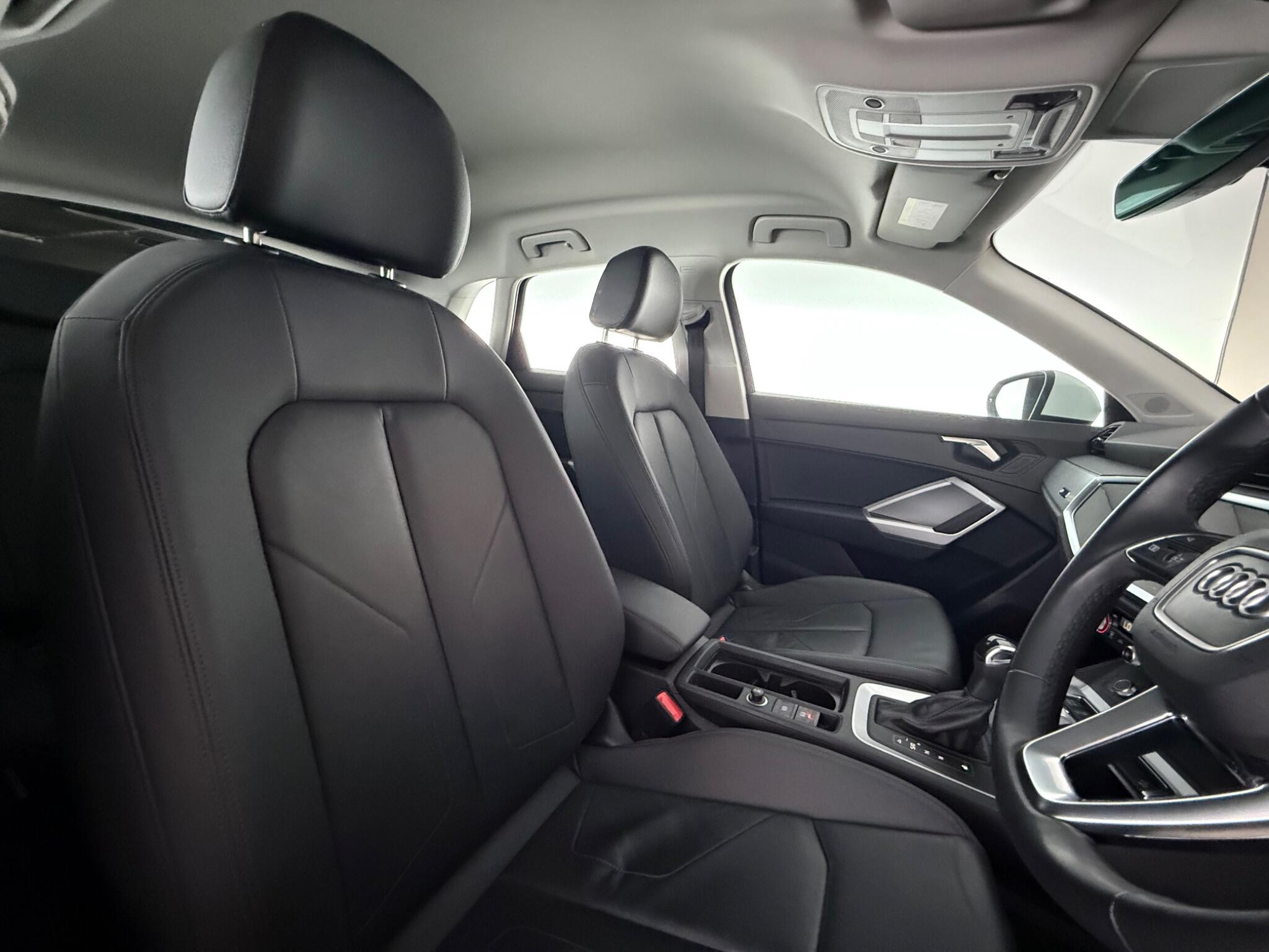 Audi Q3 view 33