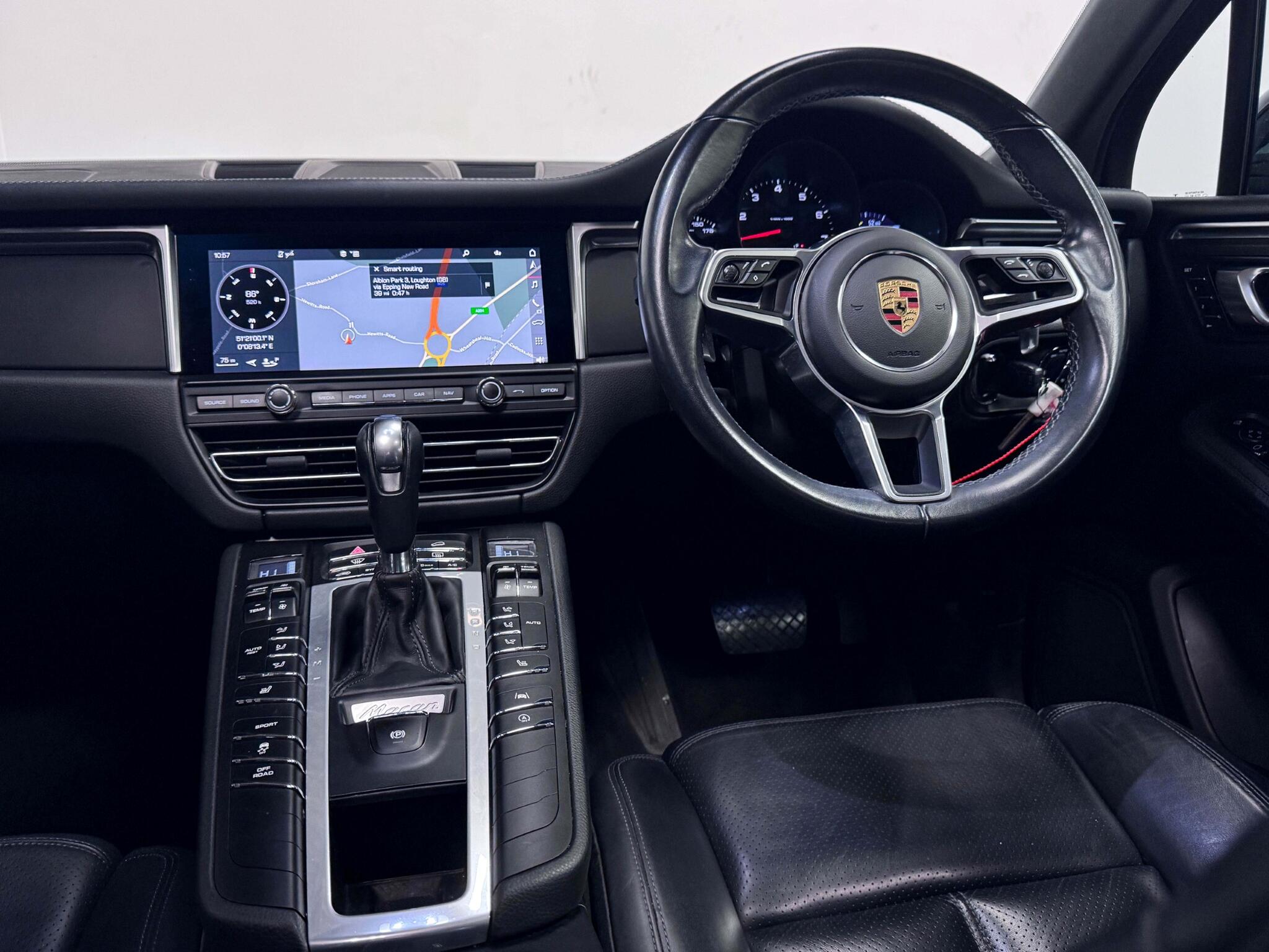 Porsche Macan view 14