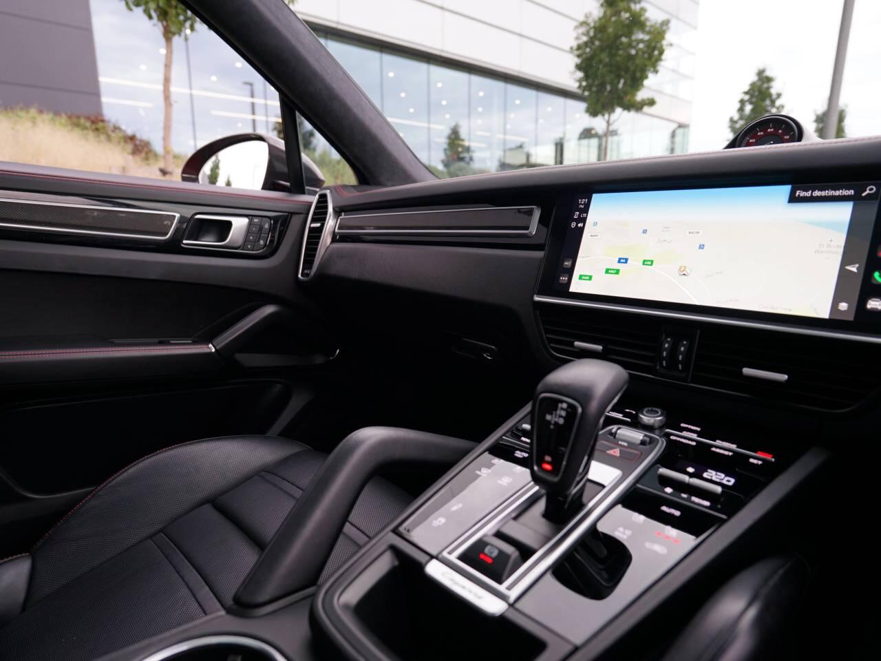 Porsche Cayenne view 38