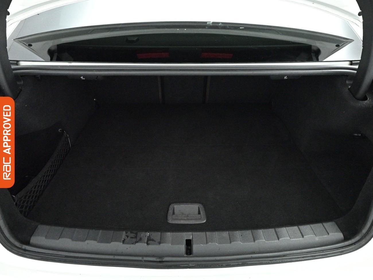 BMW 3 Series view 28
