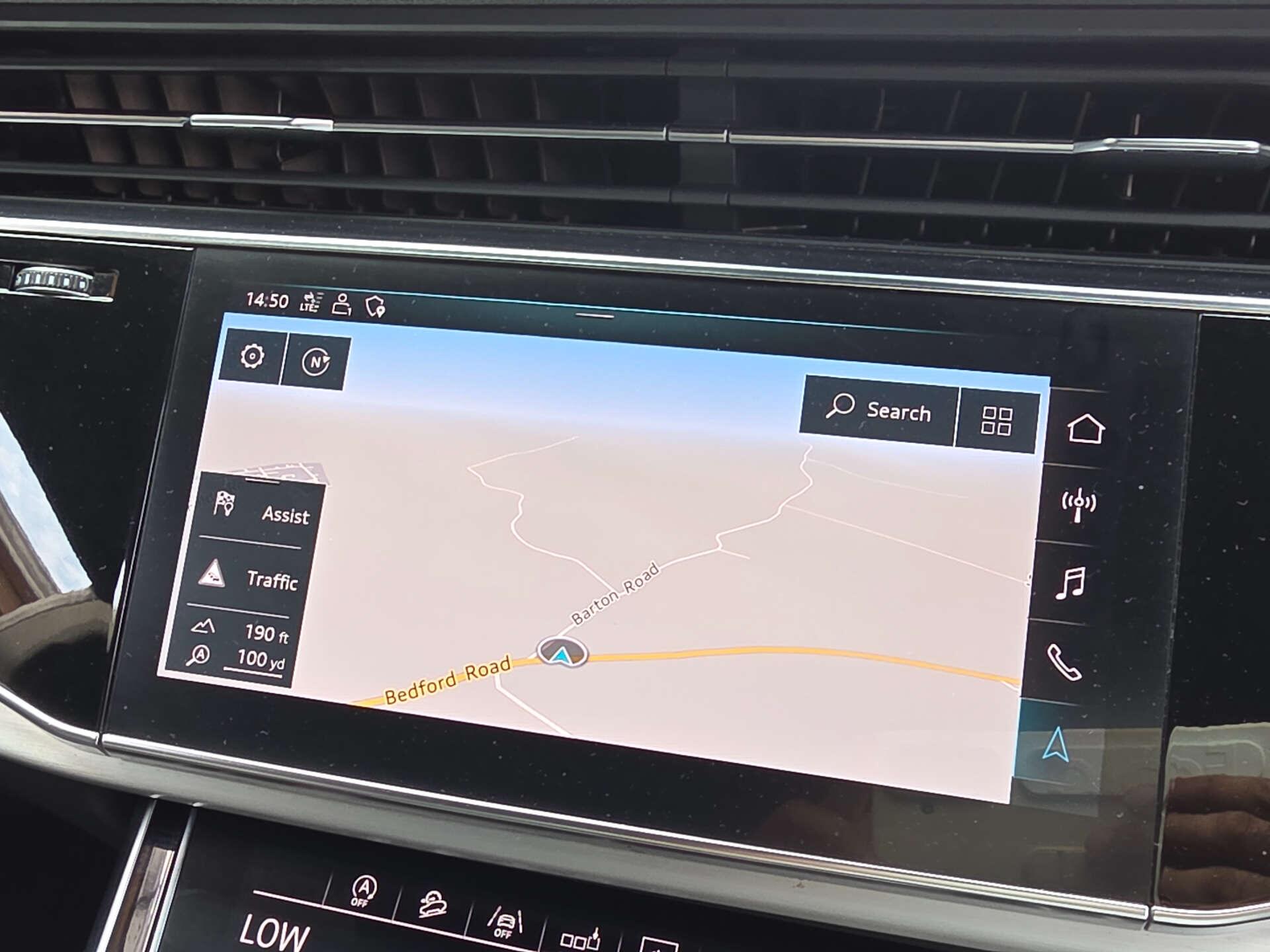 Audi Q8 view 28