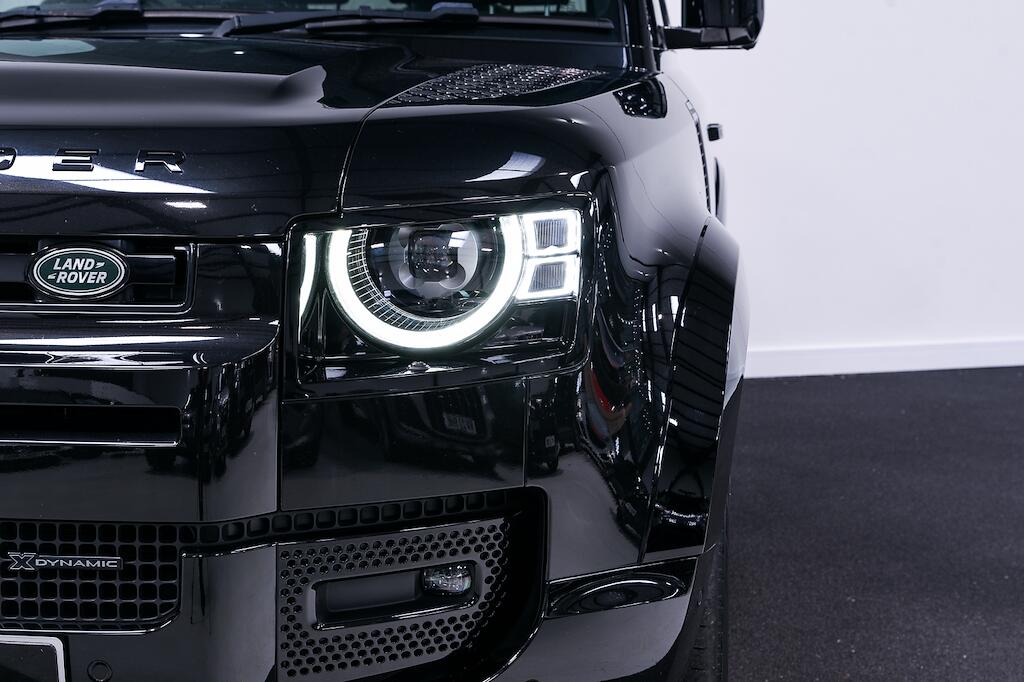 Land Rover Defender view 9