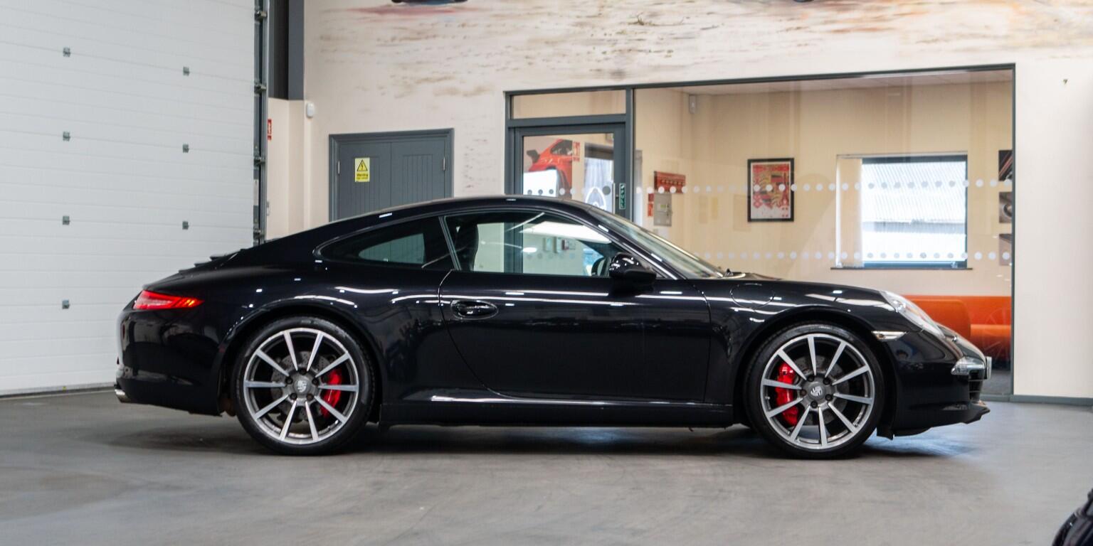 Porsche 911 view 12