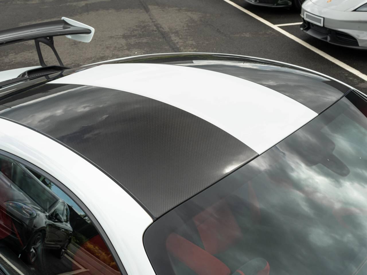 Porsche 911 view 11