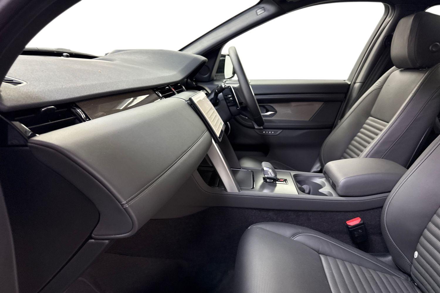 Land Rover Discovery Sport view 7