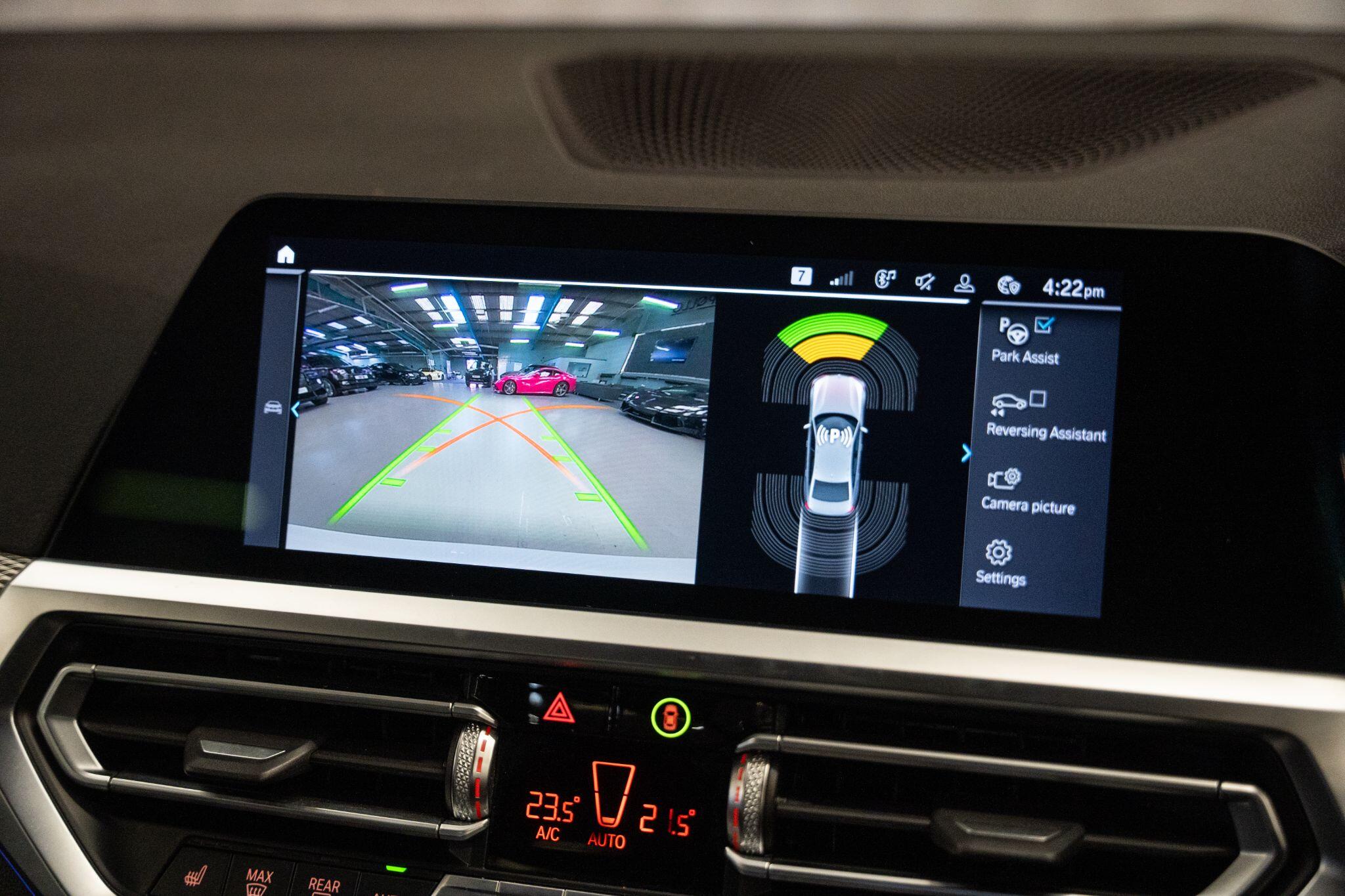 BMW 3 Series view 44
