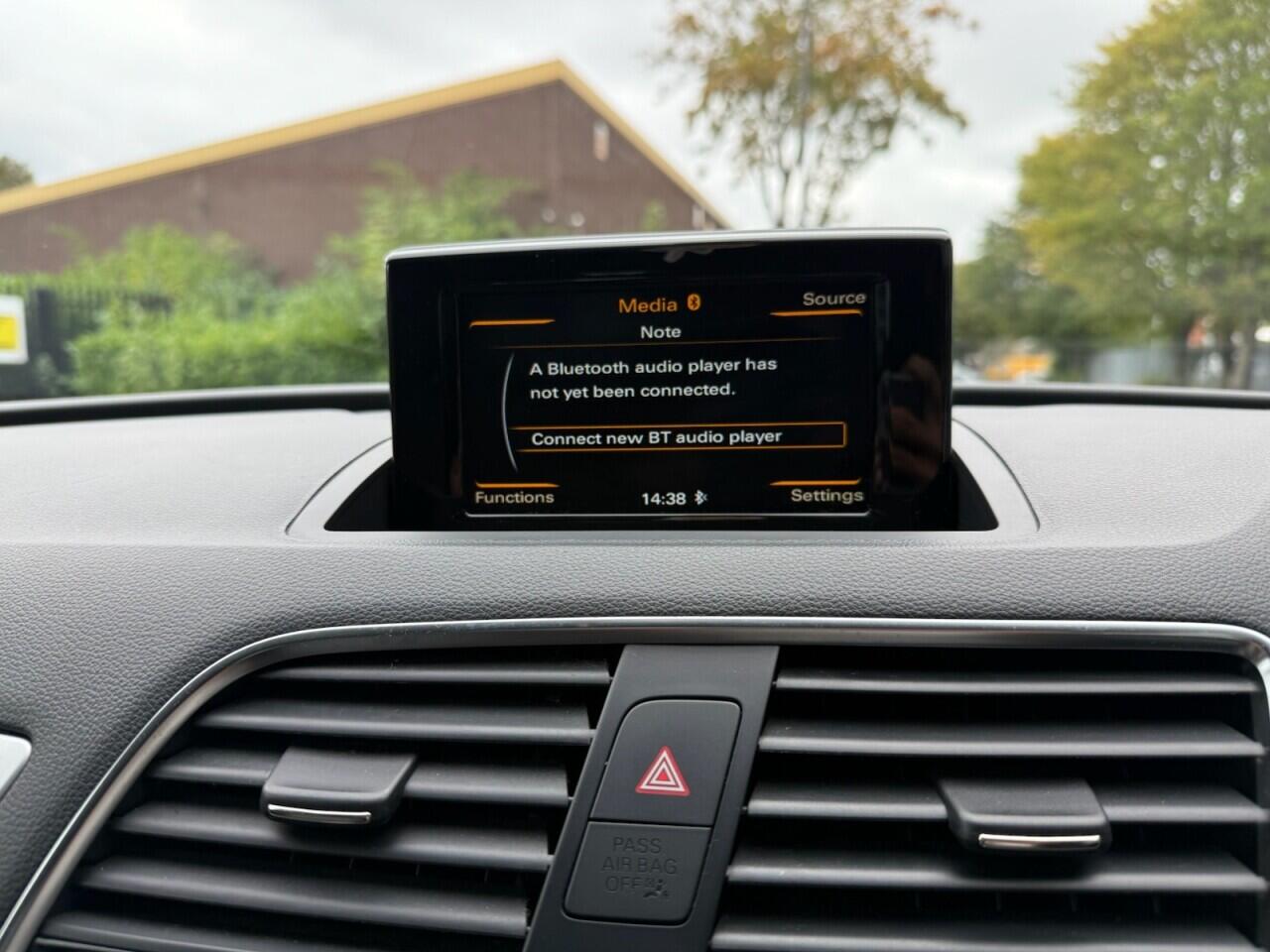 Audi Q3 view 26