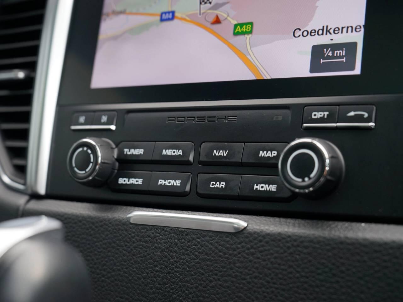 Porsche Macan view 34