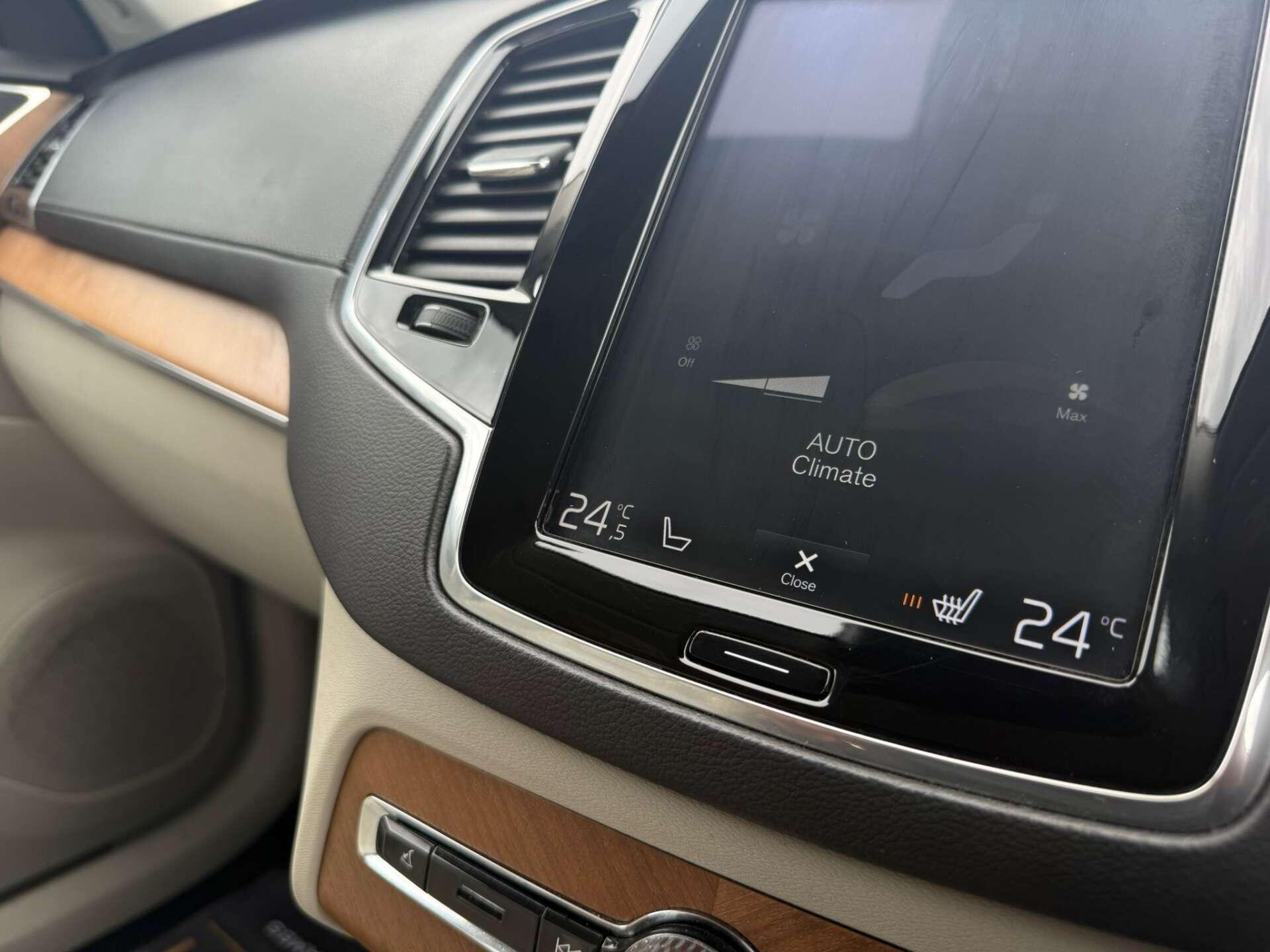 Volvo XC90 view 32