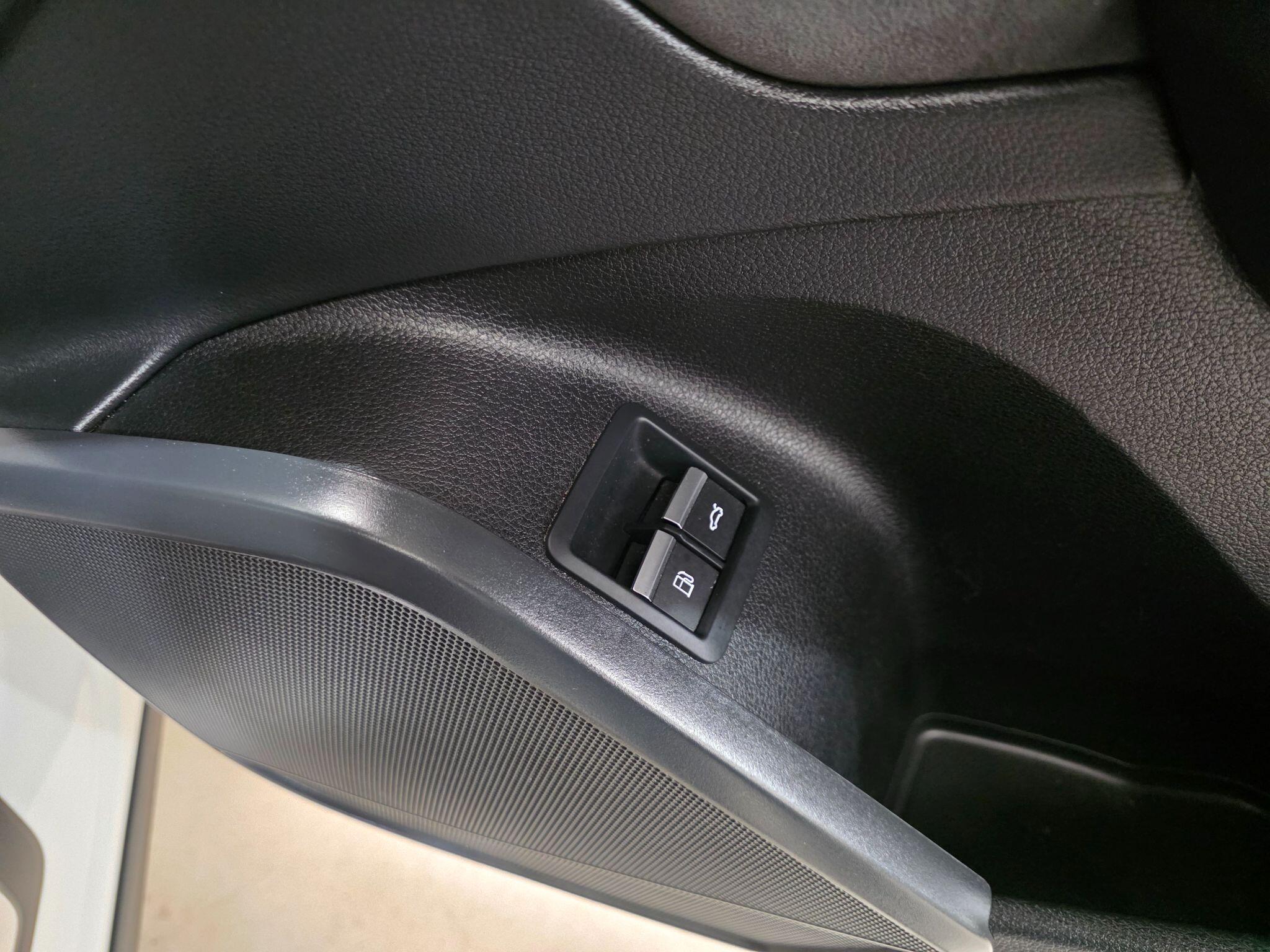Audi Q5 view 17