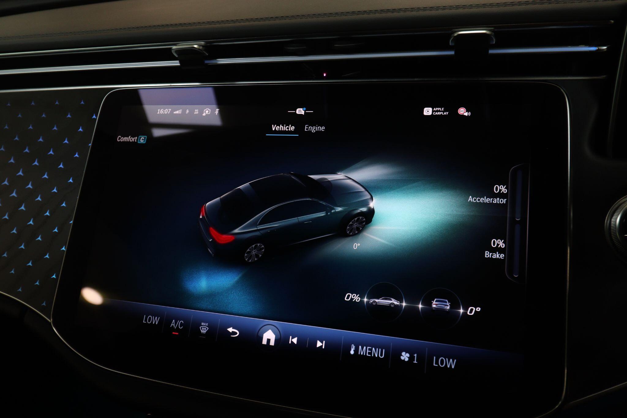 Mercedes-Benz E Class view 29