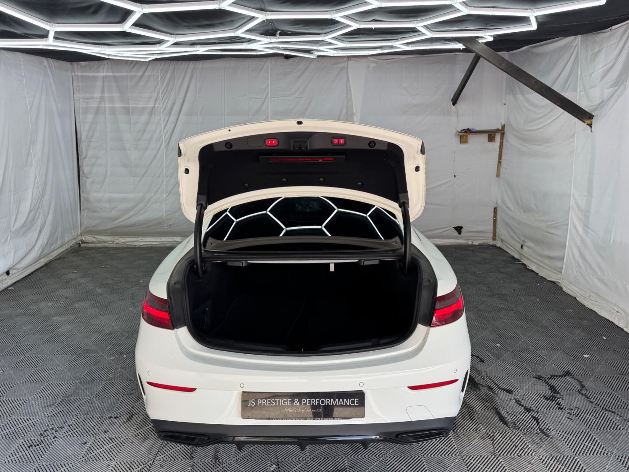 Mercedes-Benz E Class view 46