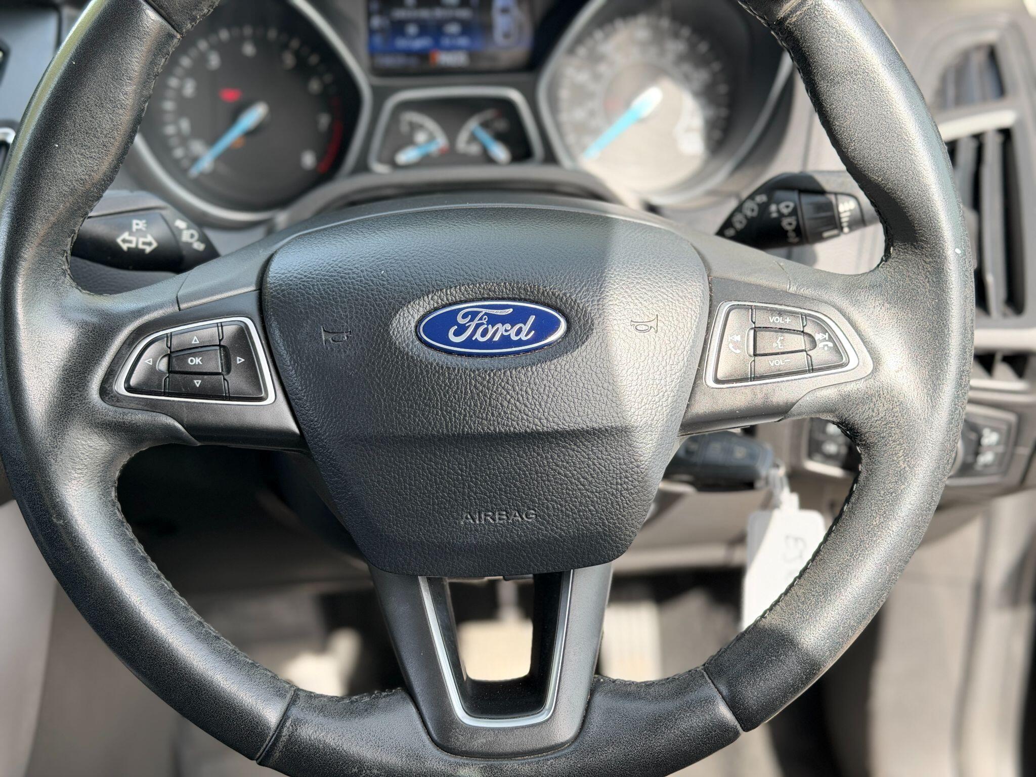 Ford Focus view 44