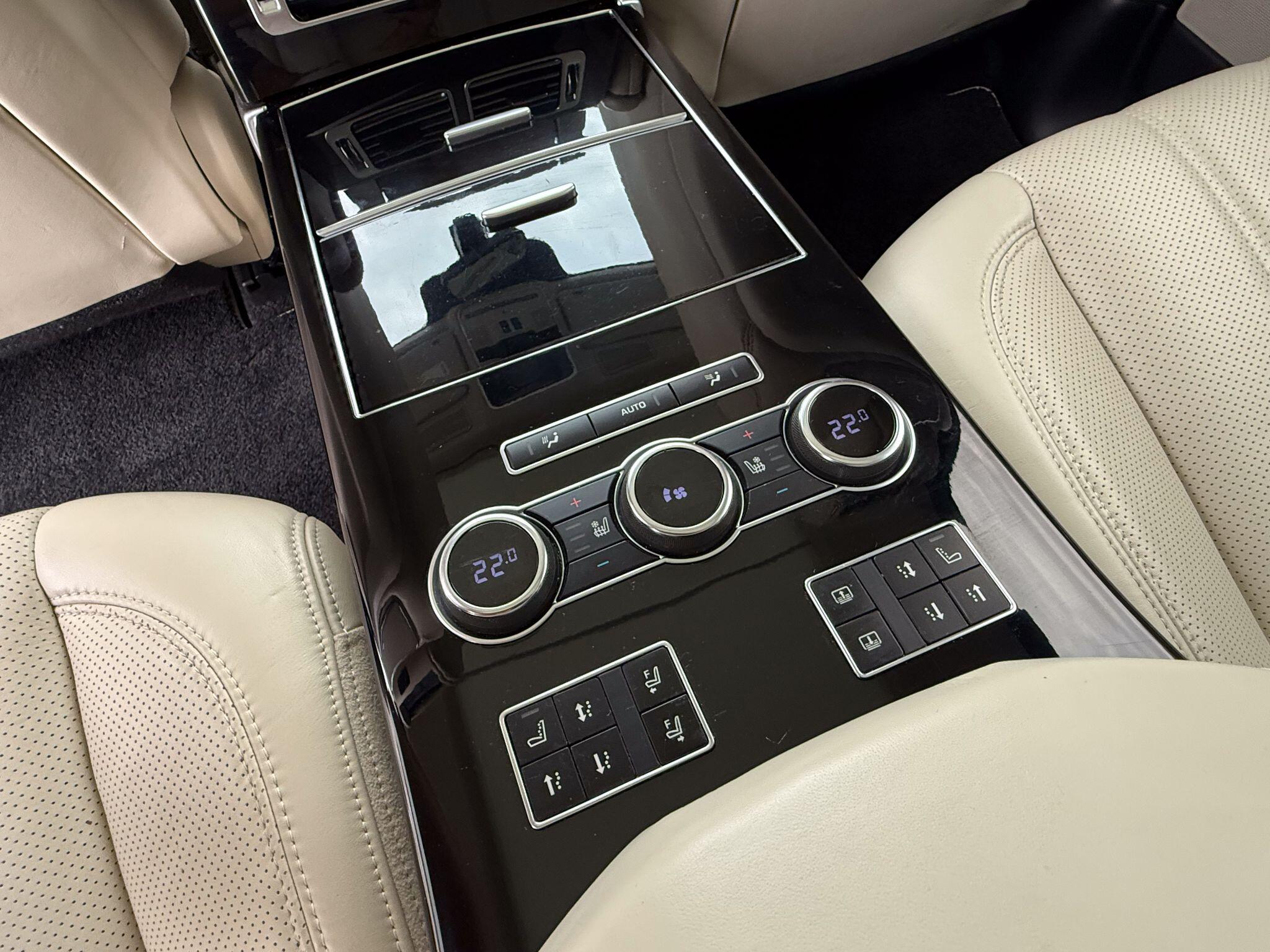 Land Rover Range Rover view 22