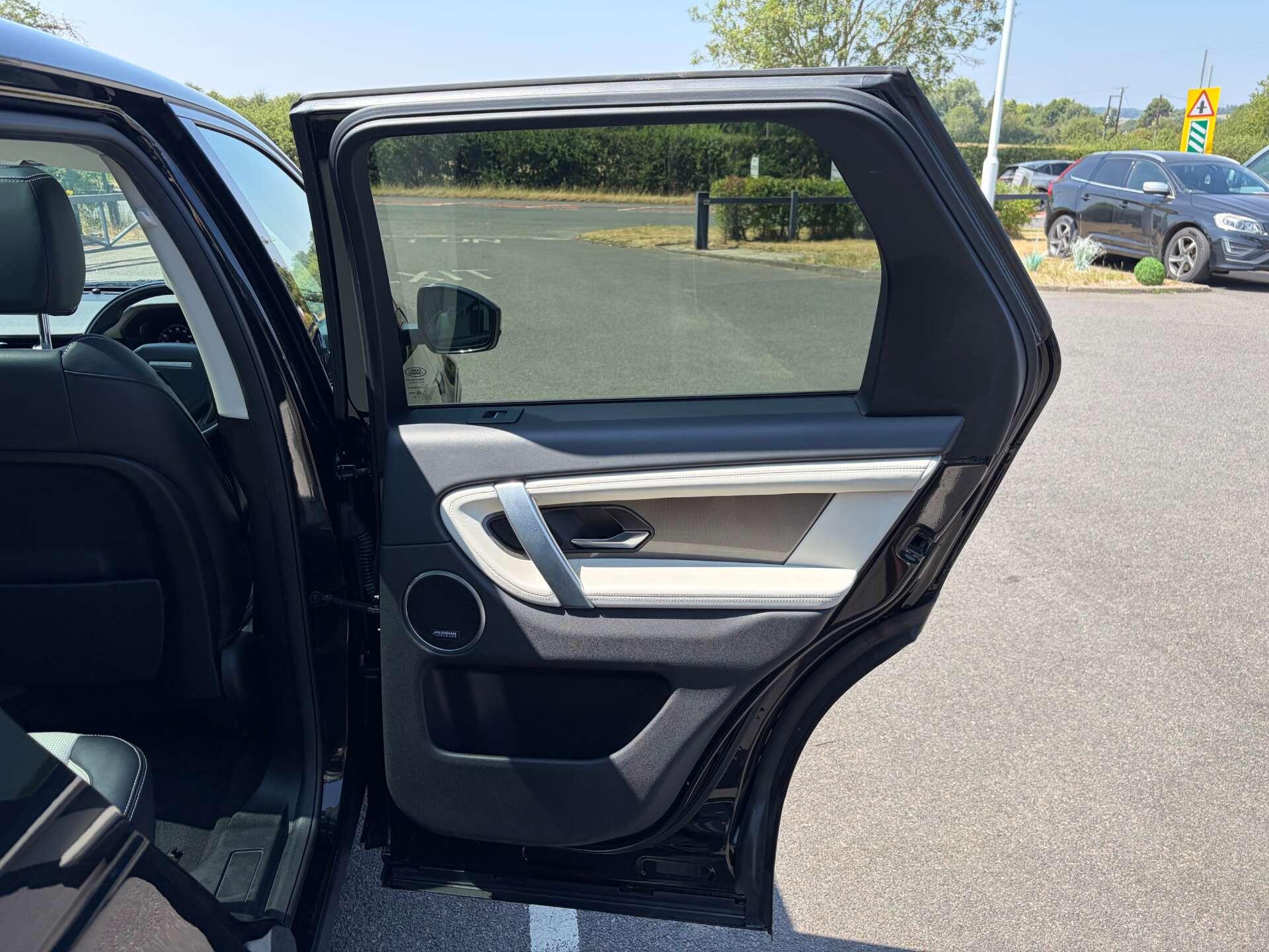 Land Rover Discovery Sport view 25