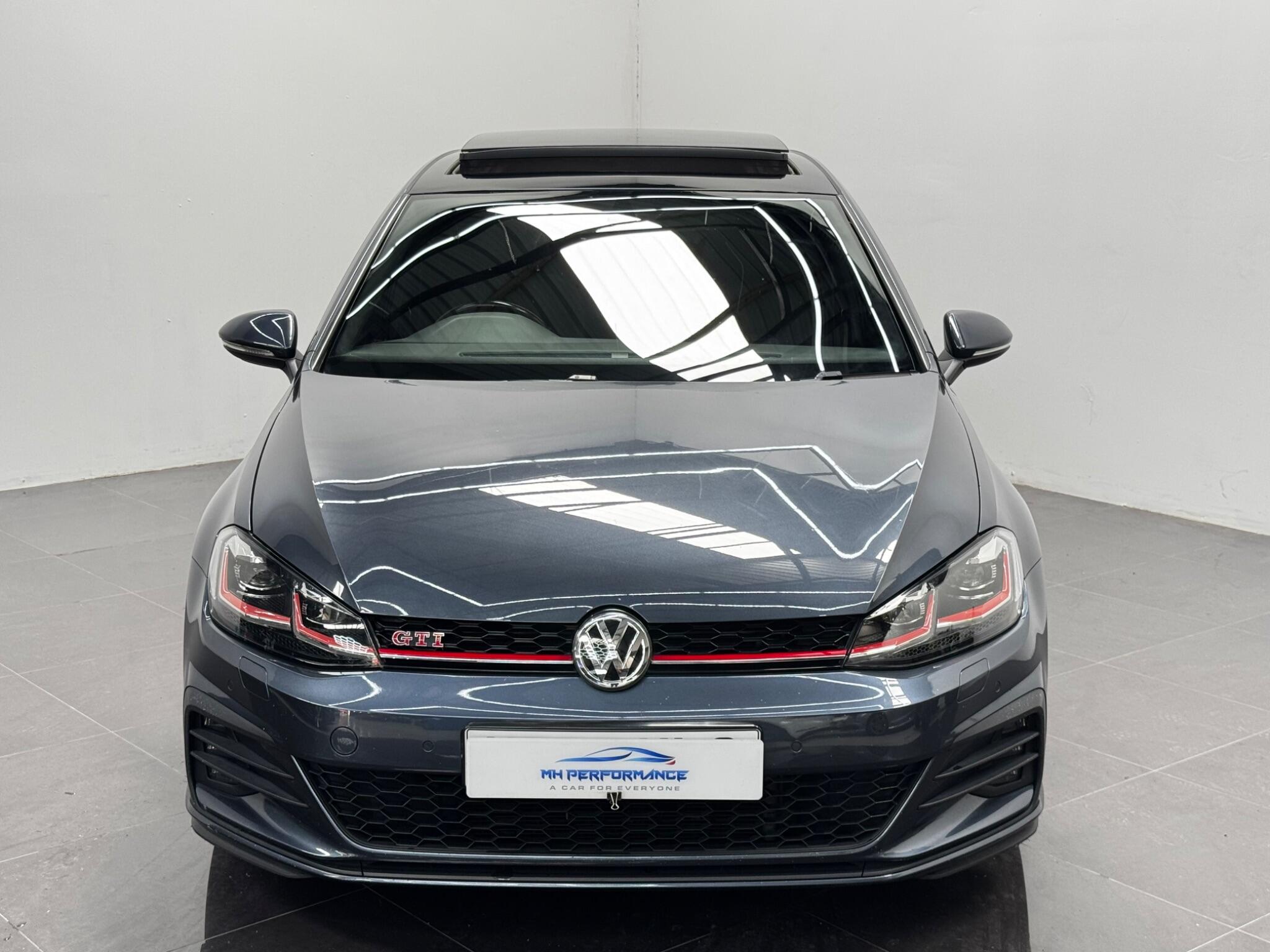 Volkswagen Golf view 2