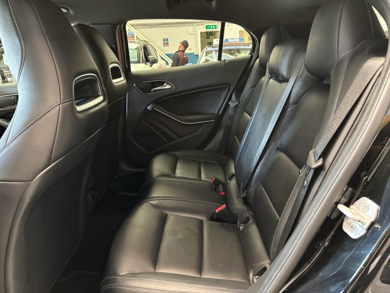 Mercedes-Benz GLA view 23