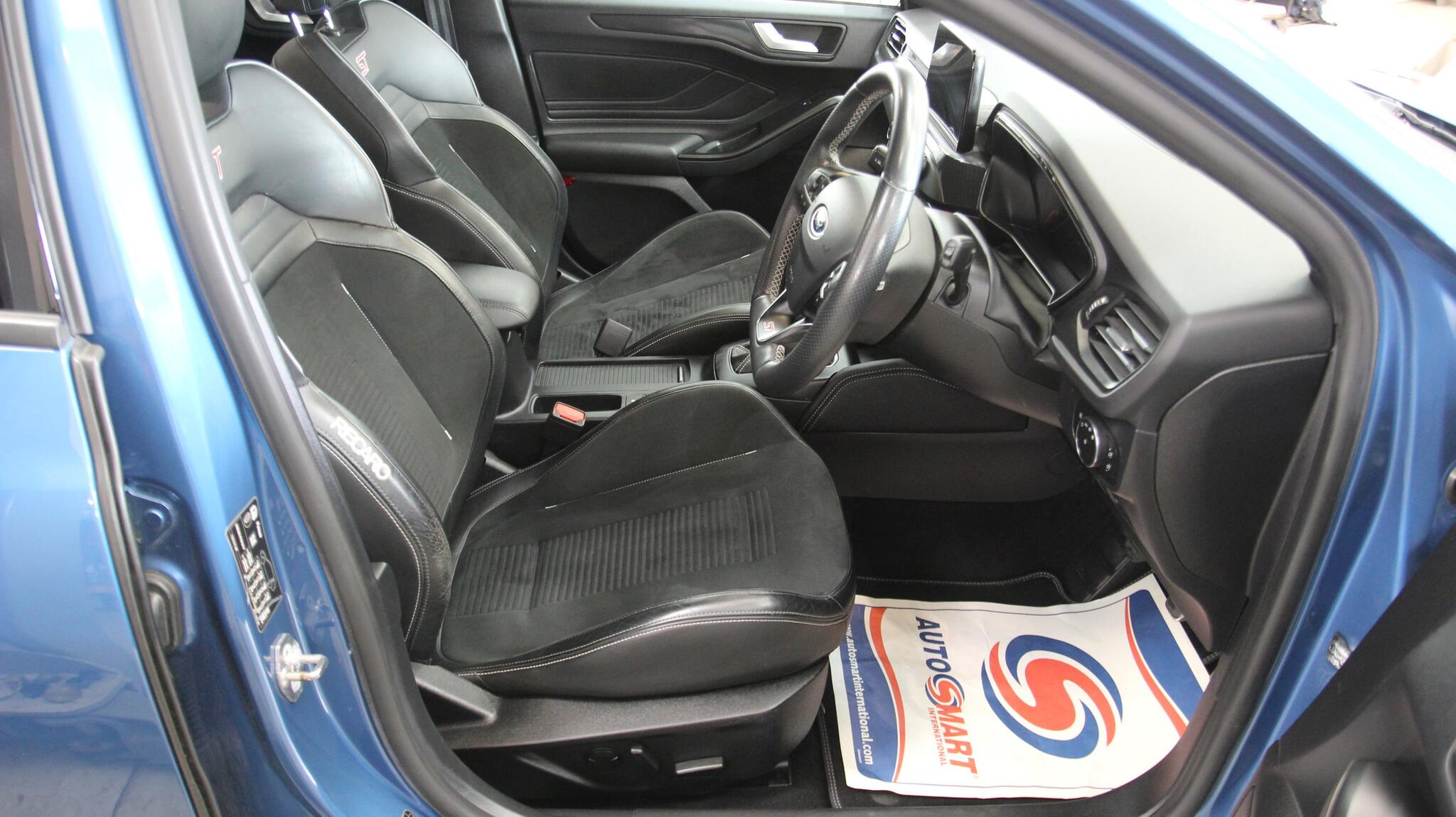 Ford Focus view 16