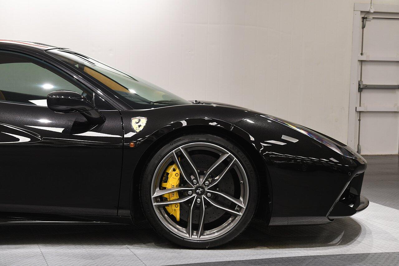 Ferrari 488 view 36