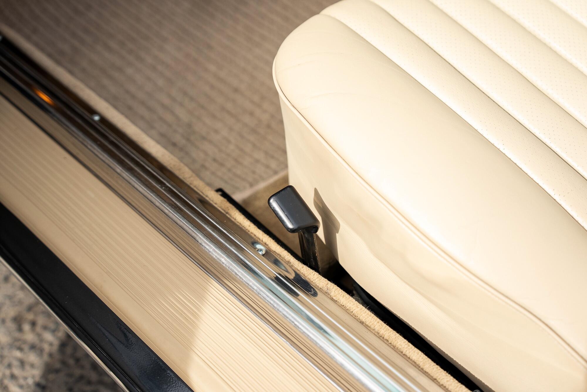 Mercedes-Benz 500 SL view 50