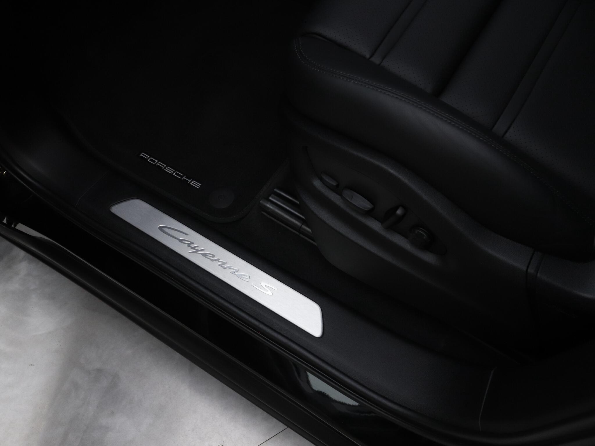 Porsche Cayenne view 23