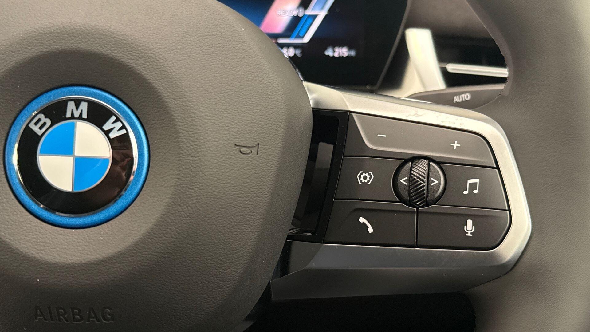 BMW Ix2 view 19