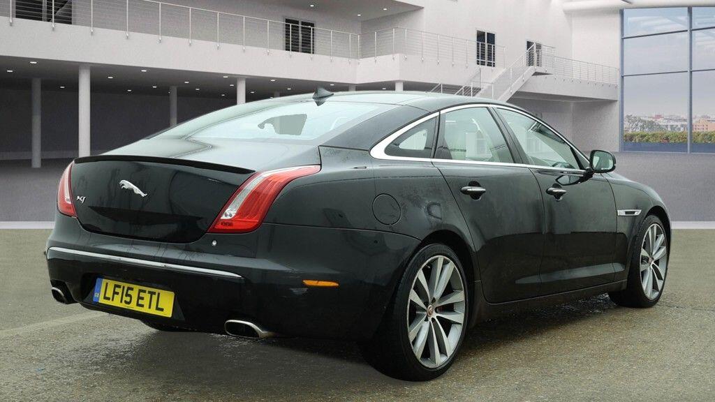 Jaguar XJ view 9