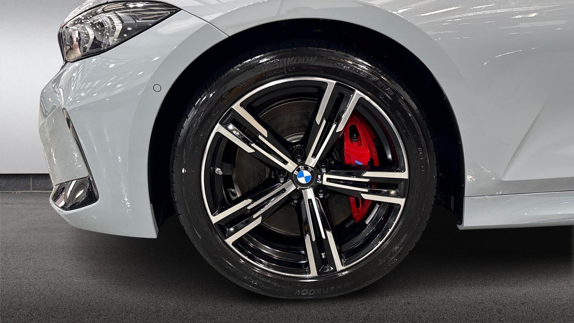BMW 3 Series view 14