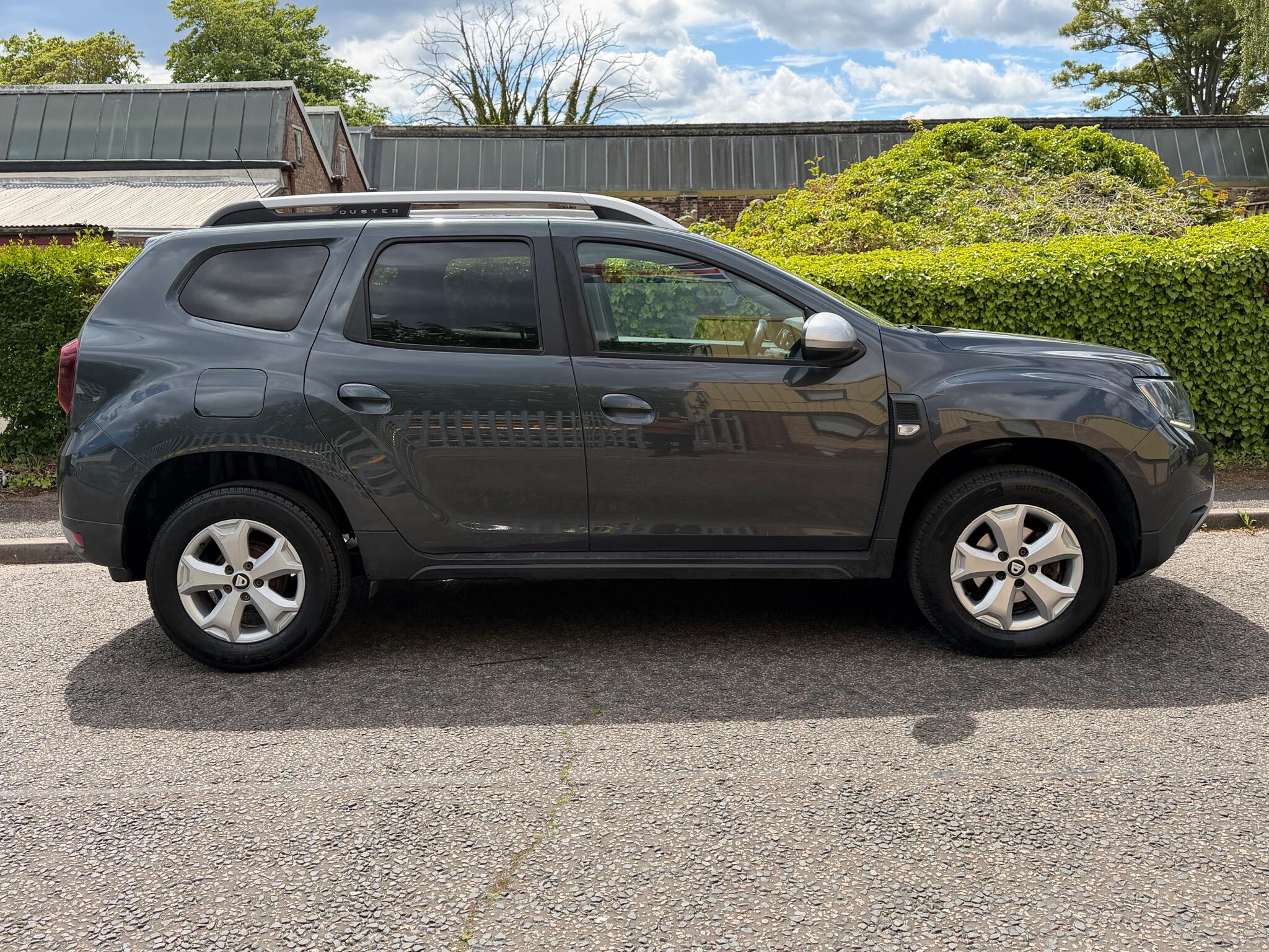 Dacia Duster view 3
