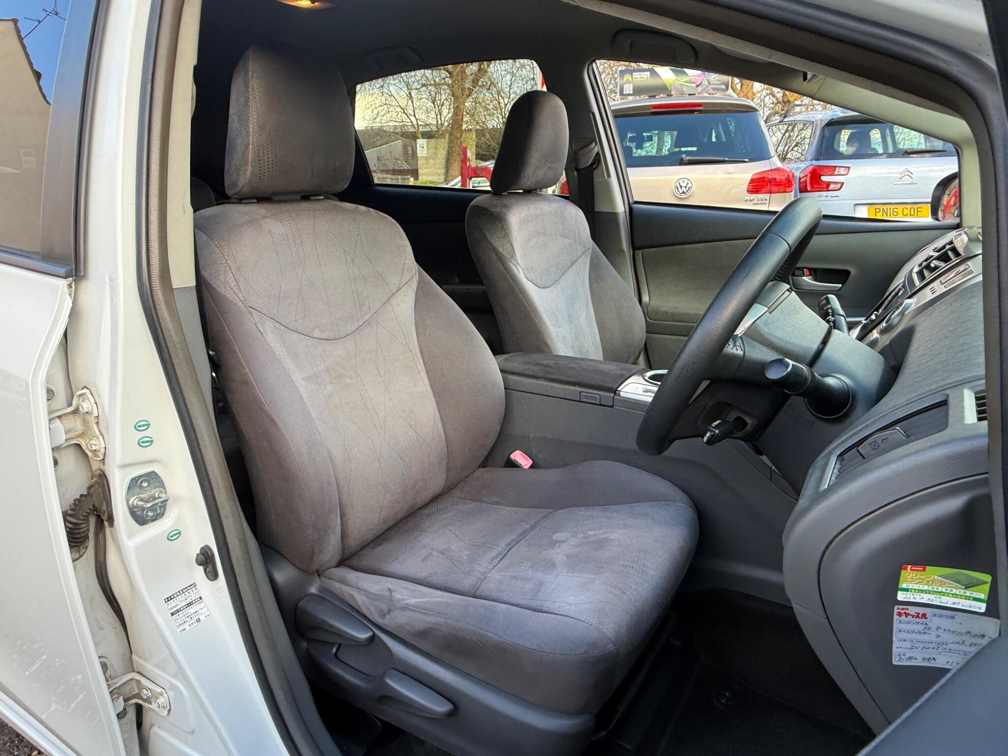 Toyota Prius+ - Image 38