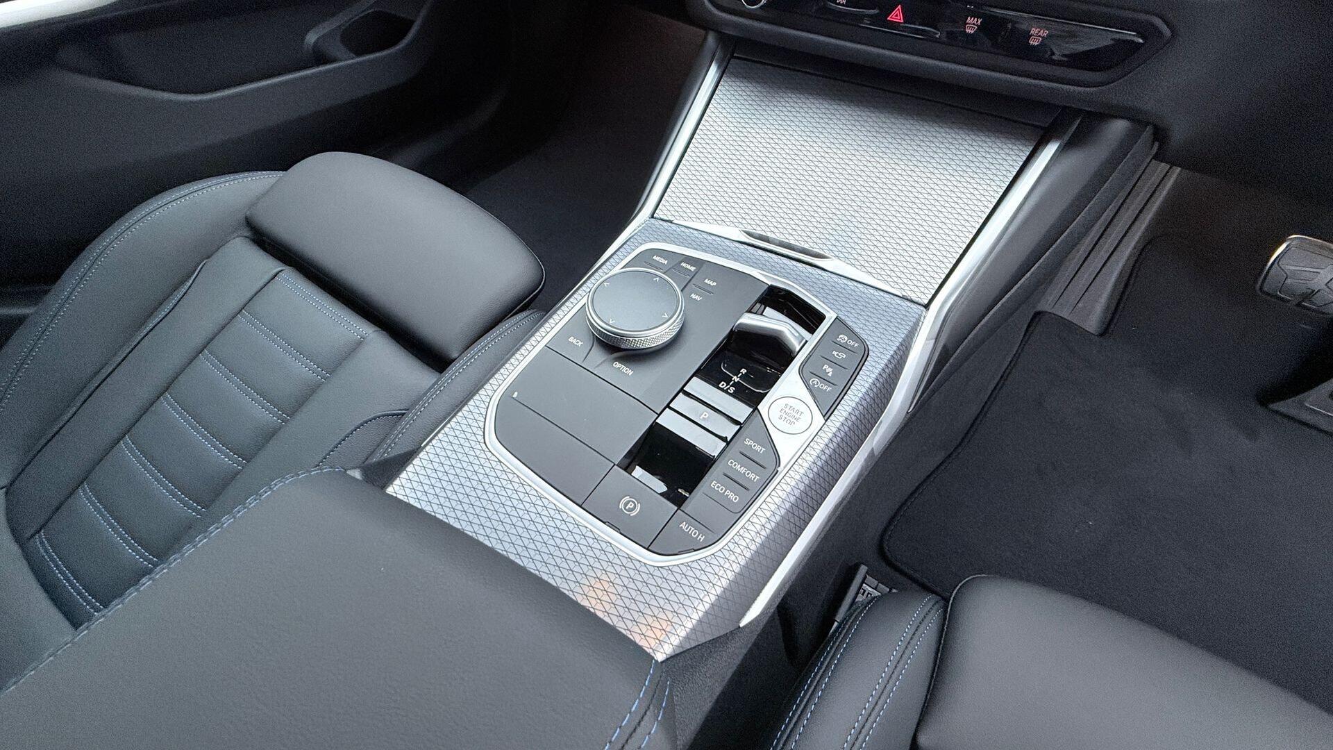 BMW 3 Series view 10