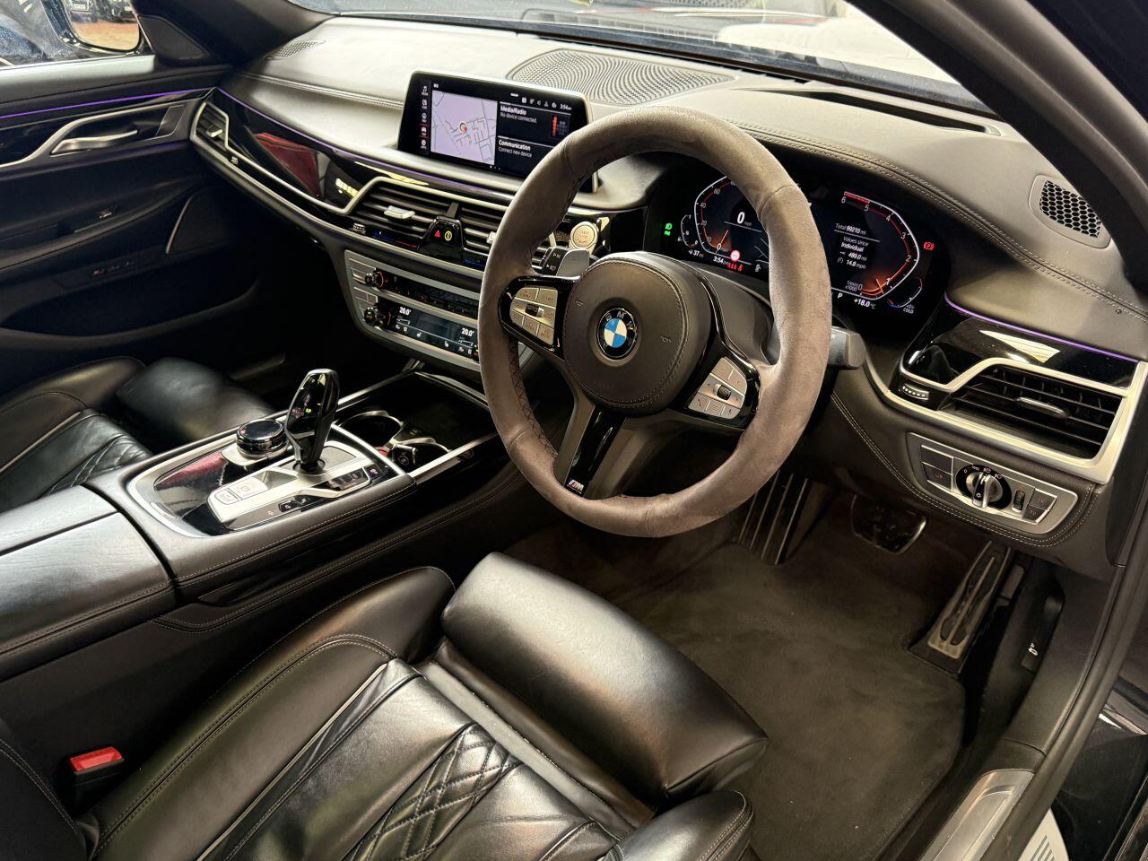 BMW 7 Series view 33