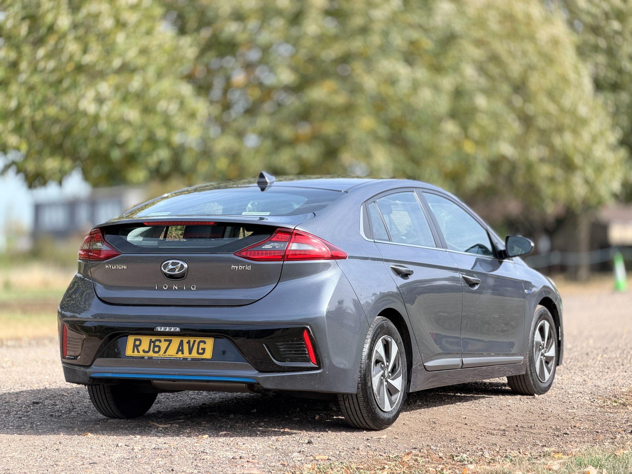 Hyundai Ioniq view 9