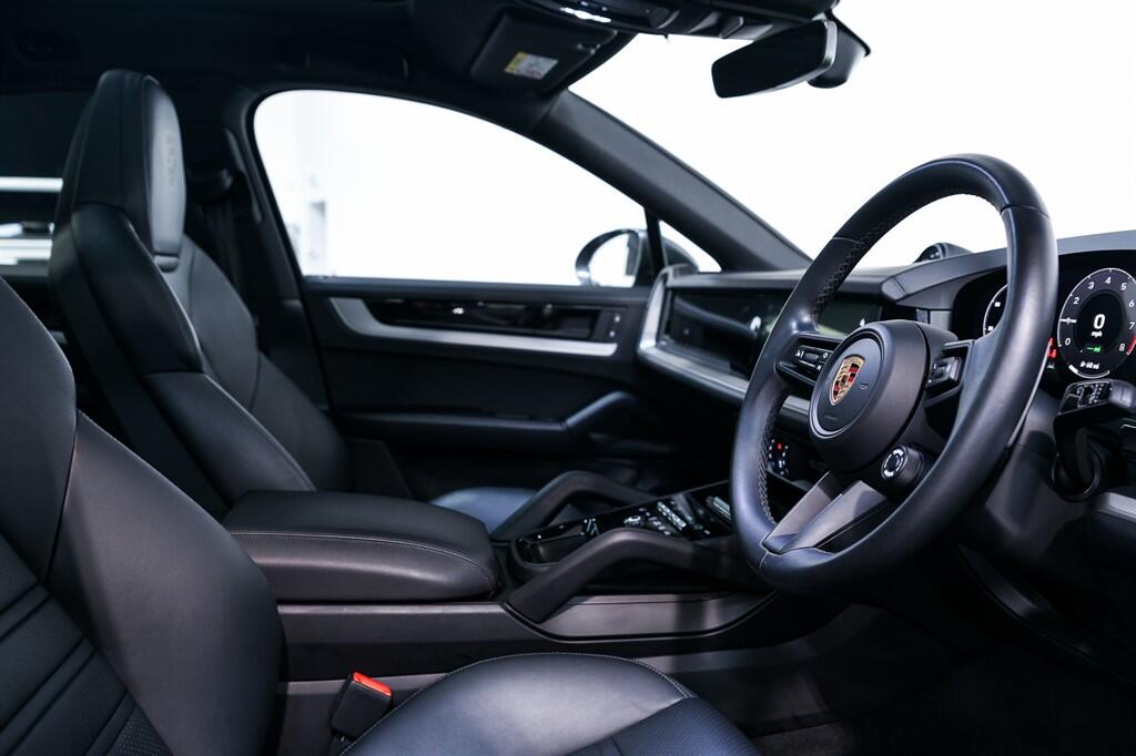 Porsche Cayenne view 14
