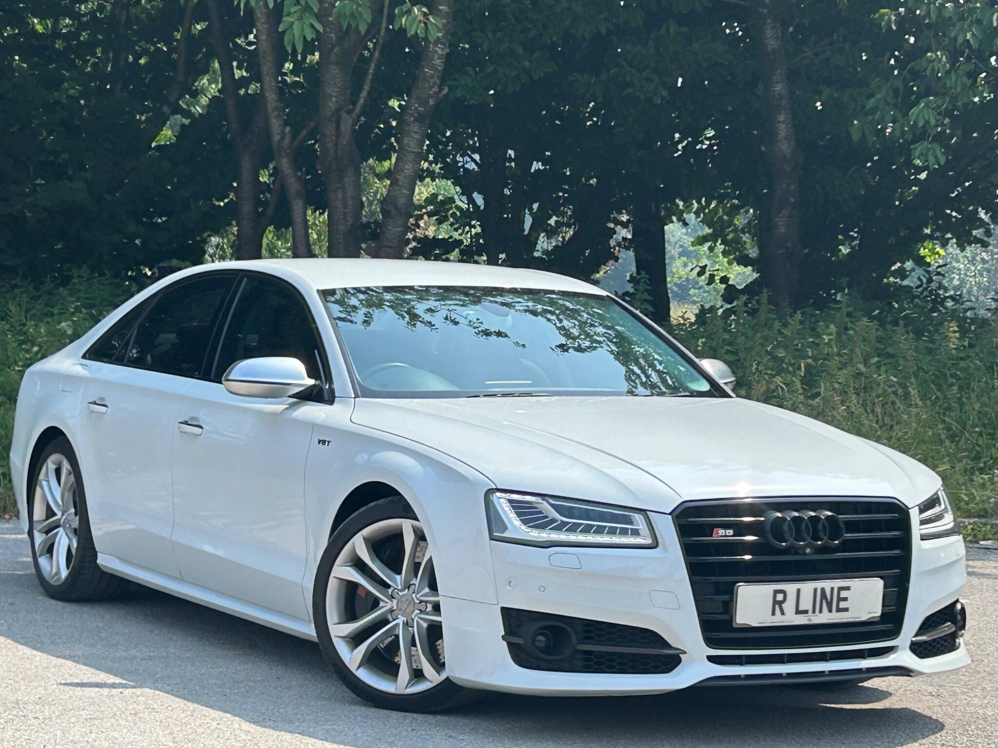 Audi S8 view 3