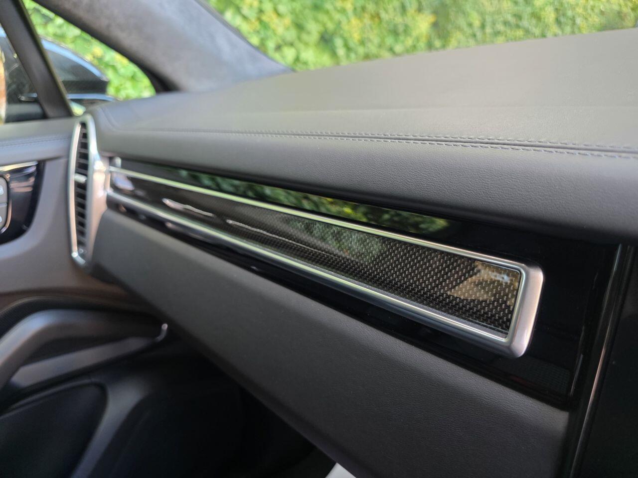Porsche Cayenne view 35