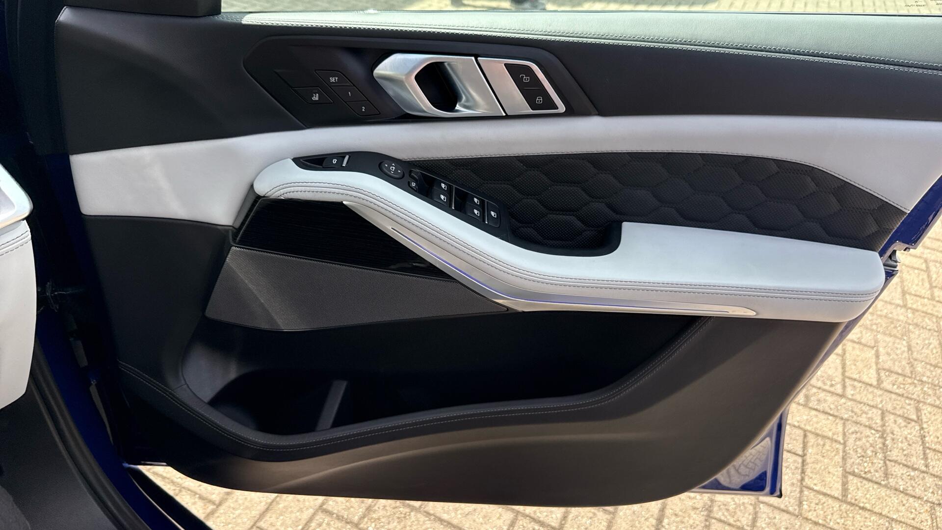 BMW X5 M view 30