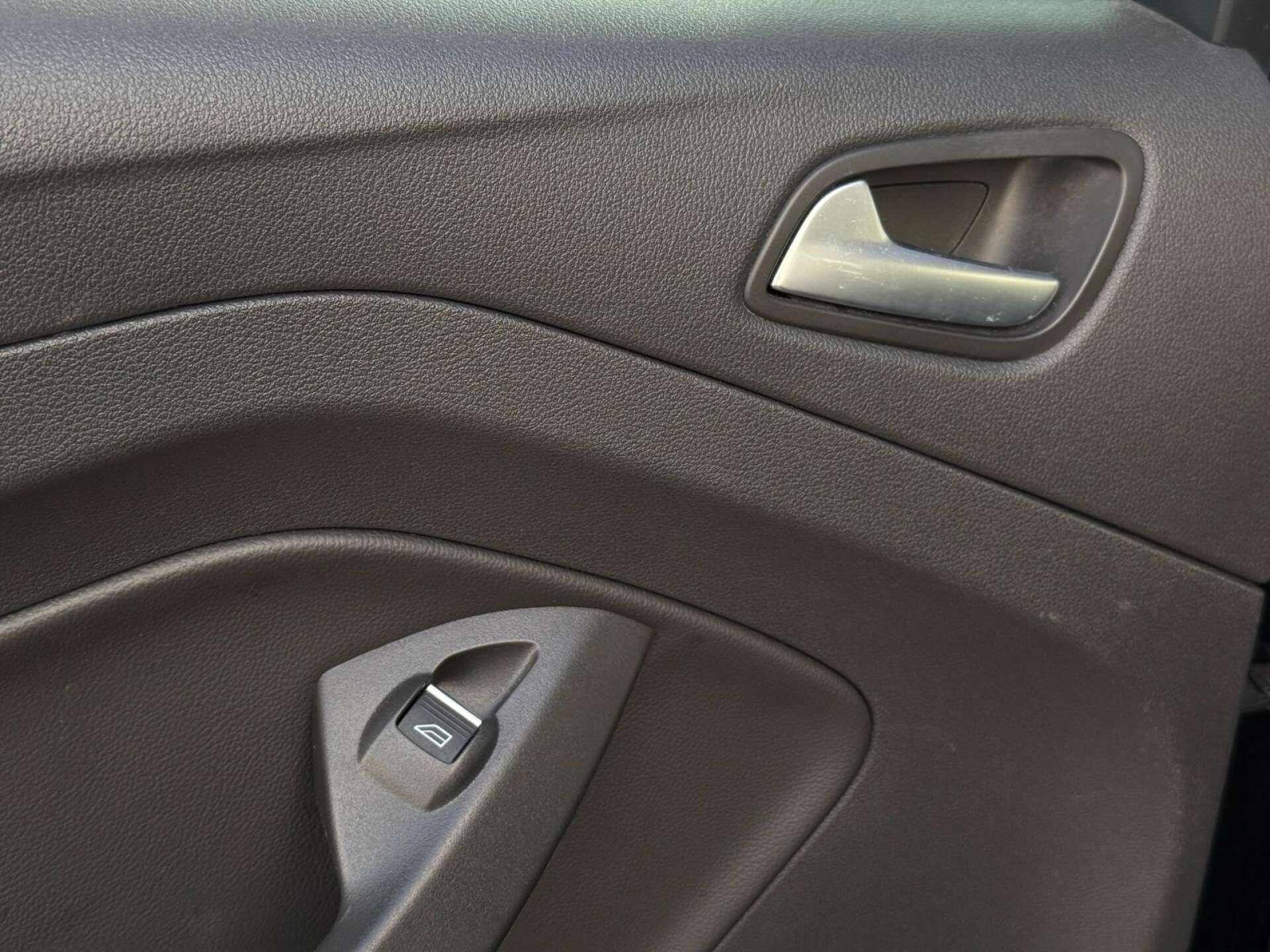 Ford Kuga view 70