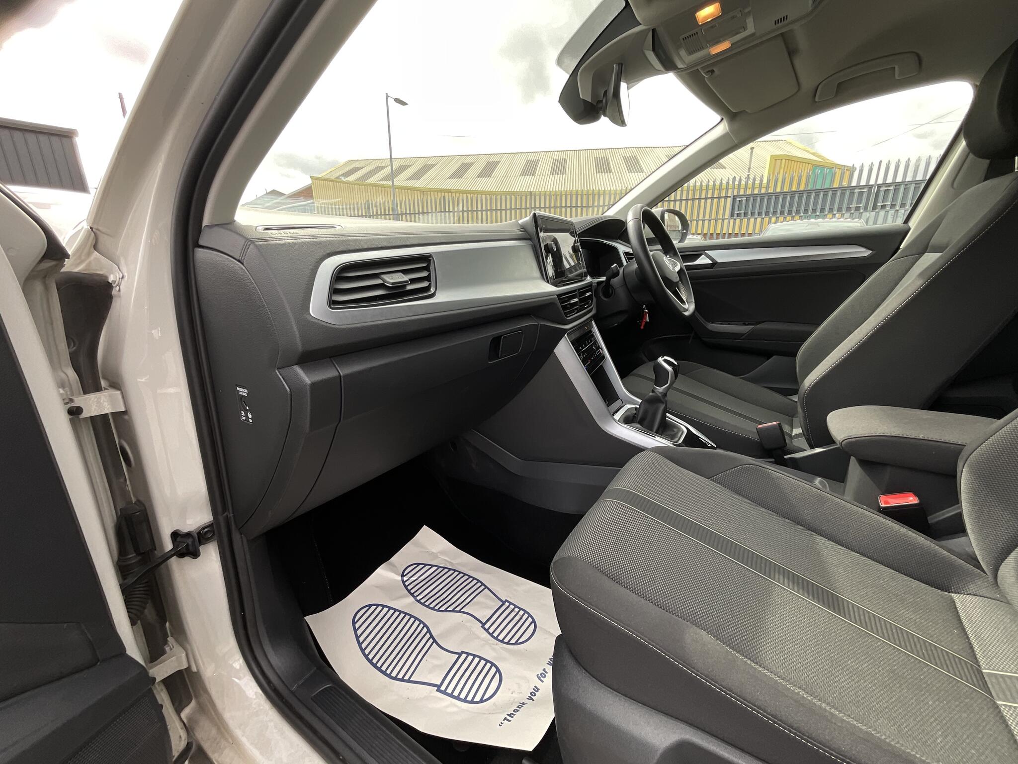 Volkswagen T-Roc view 17