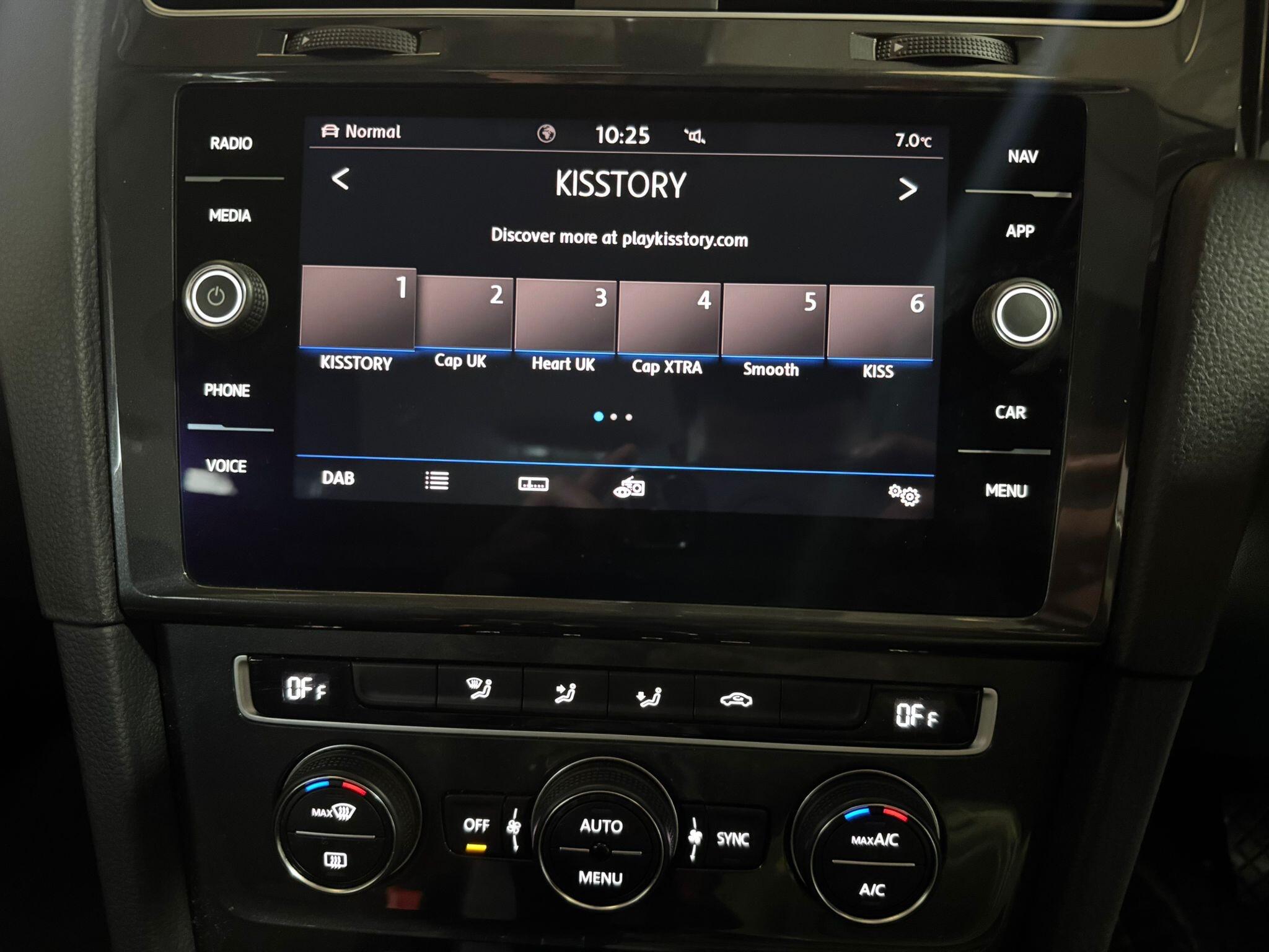 2020 Volkswagen e-Golf 35.8kWh e-Golf Auto 5dr • 41,030 miles image 16