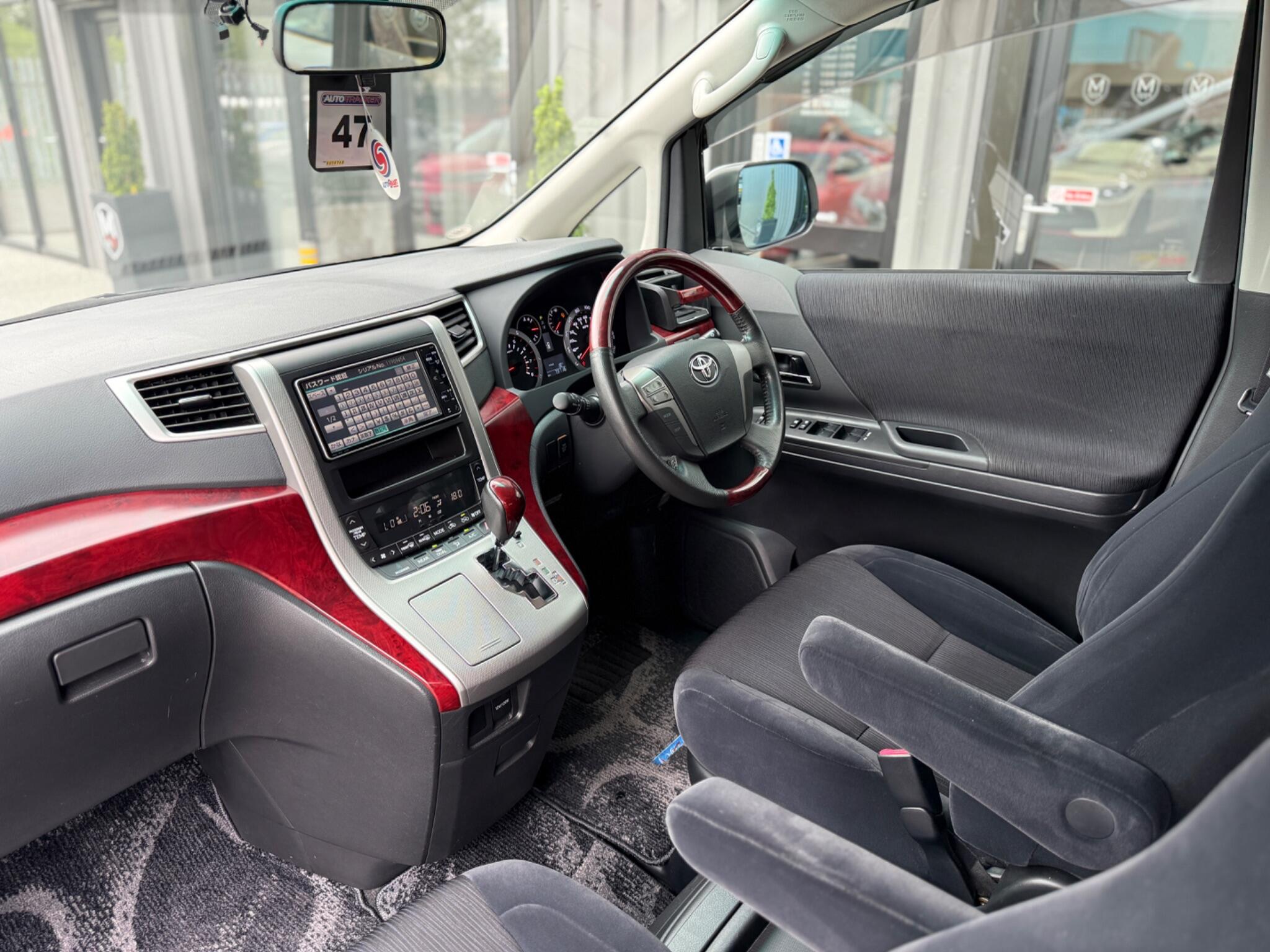 Toyota Vellfire view 2