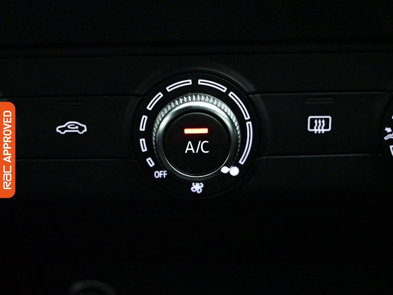 Audi Q2 view 18