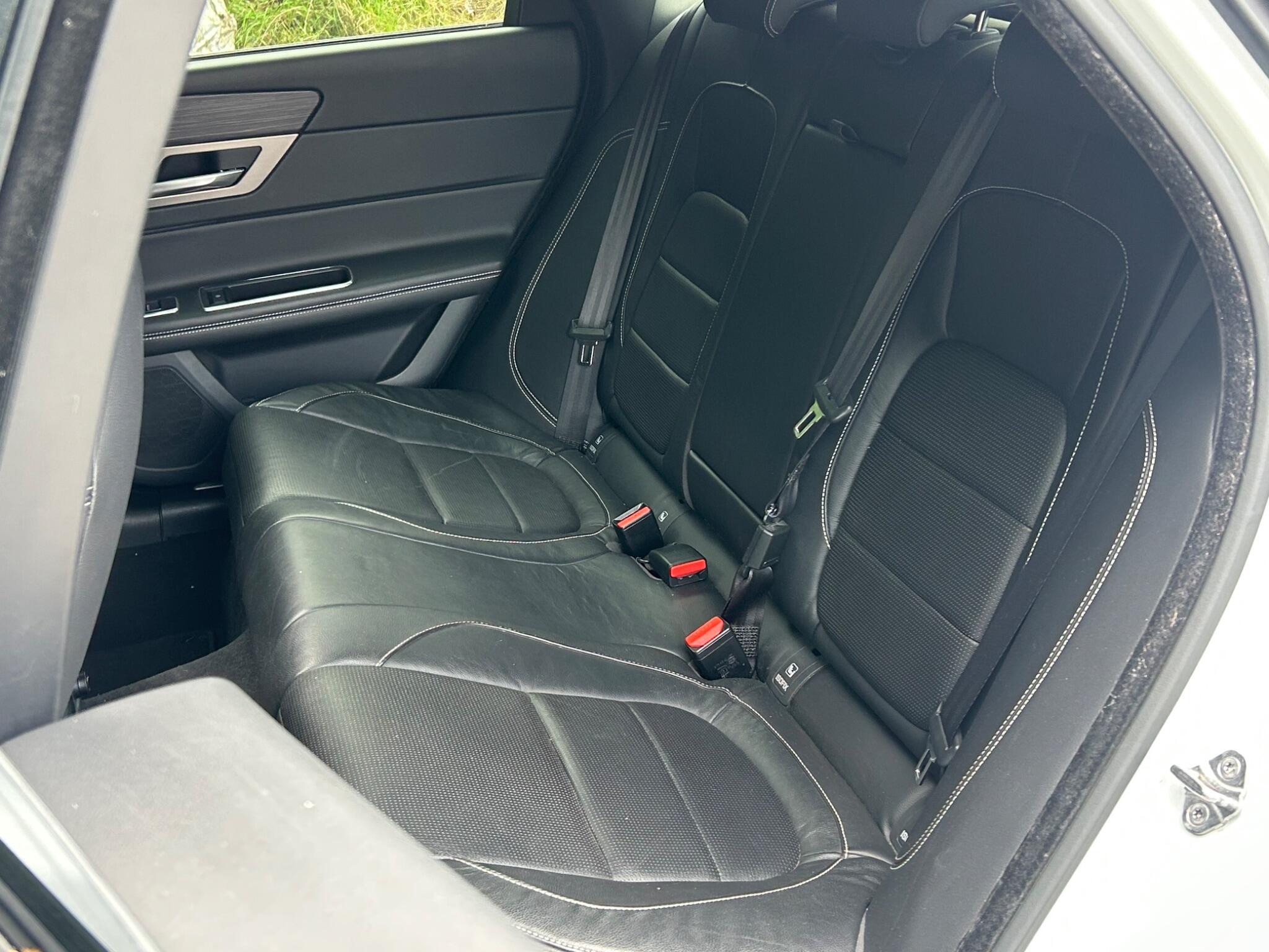 Jaguar XF view 18