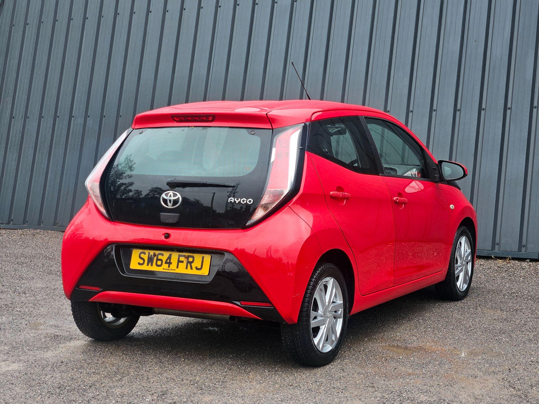2015 Toyota AYGO image 14