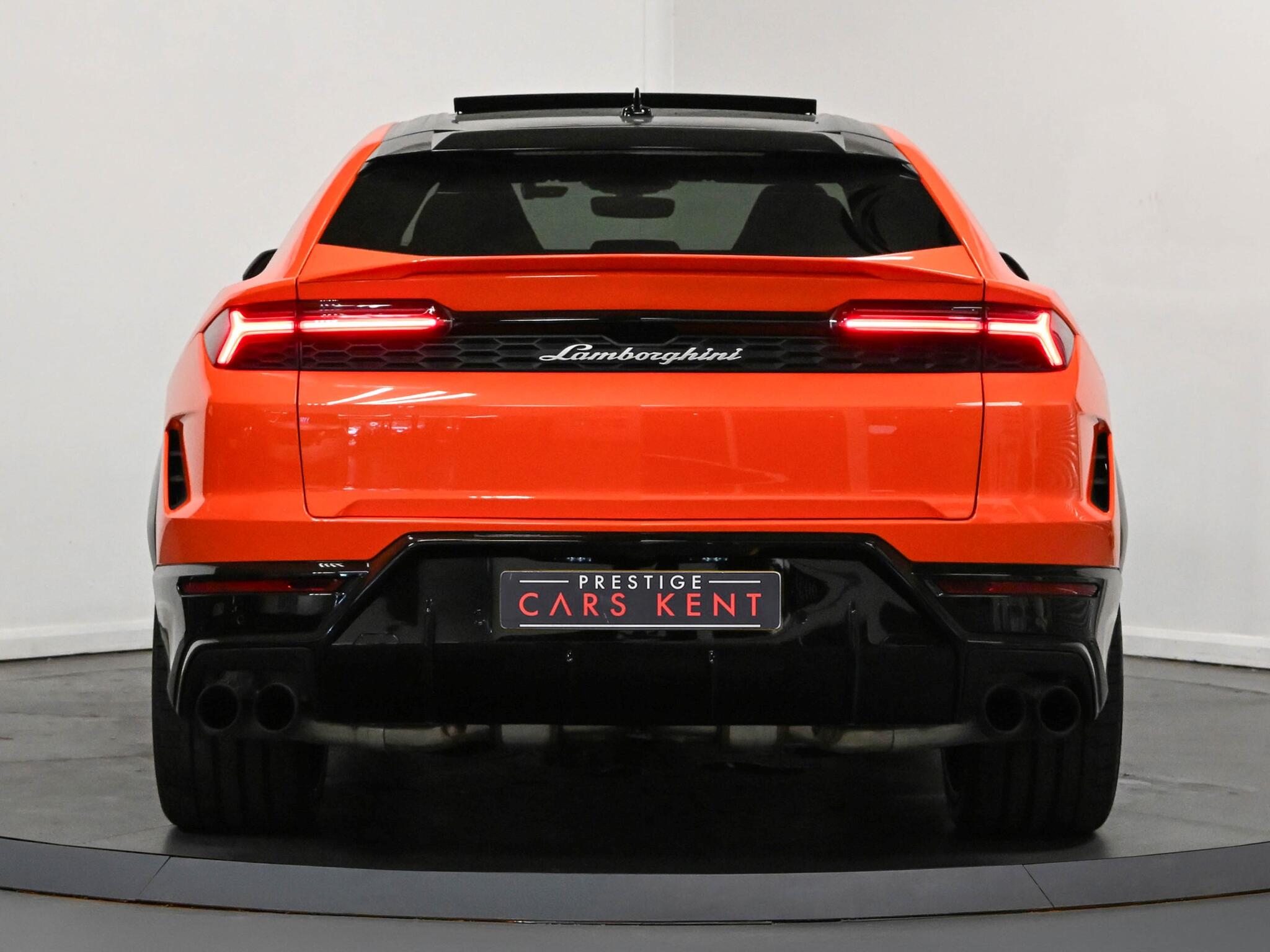 Lamborghini Urus view 31