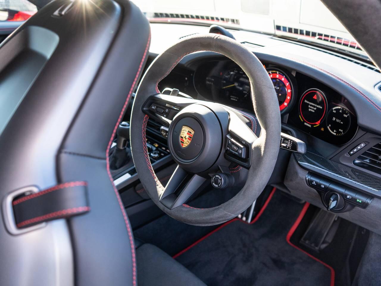 Porsche 911 view 34